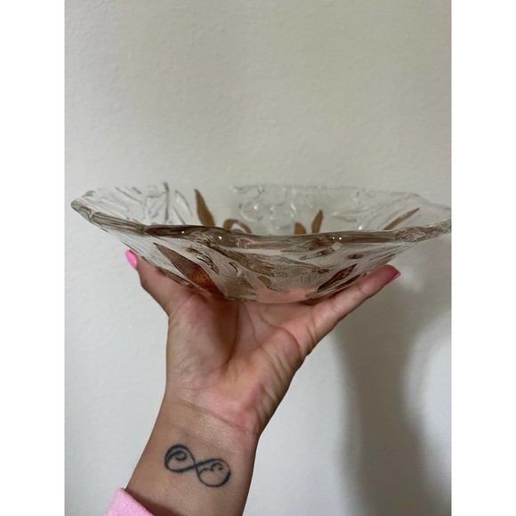 Crate & Barrel Gold Leaf Vine Clear Glass Serving Fruit Display Bowl Italy - Picture 7 of 14